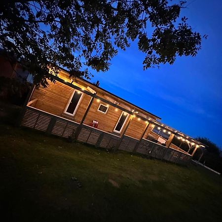 Tracey'S Hideaway - With Hot Tub & Amazing Views Hotel Llanasa Exterior photo